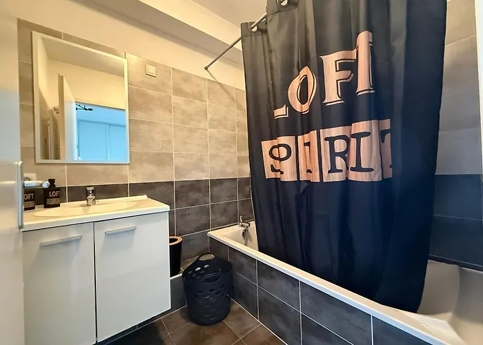 Apartment 3 Pieces Avec Terrasse Et Wifi A - Fr-1-309-459 *